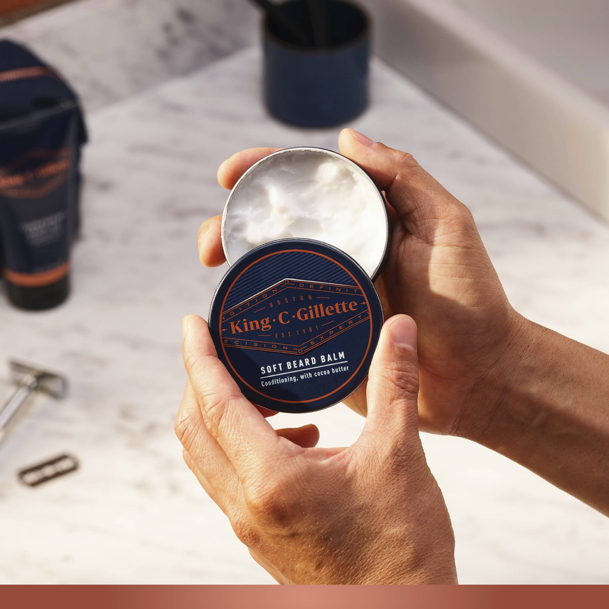 King C. Gillette sada staroslivosti o fúzy