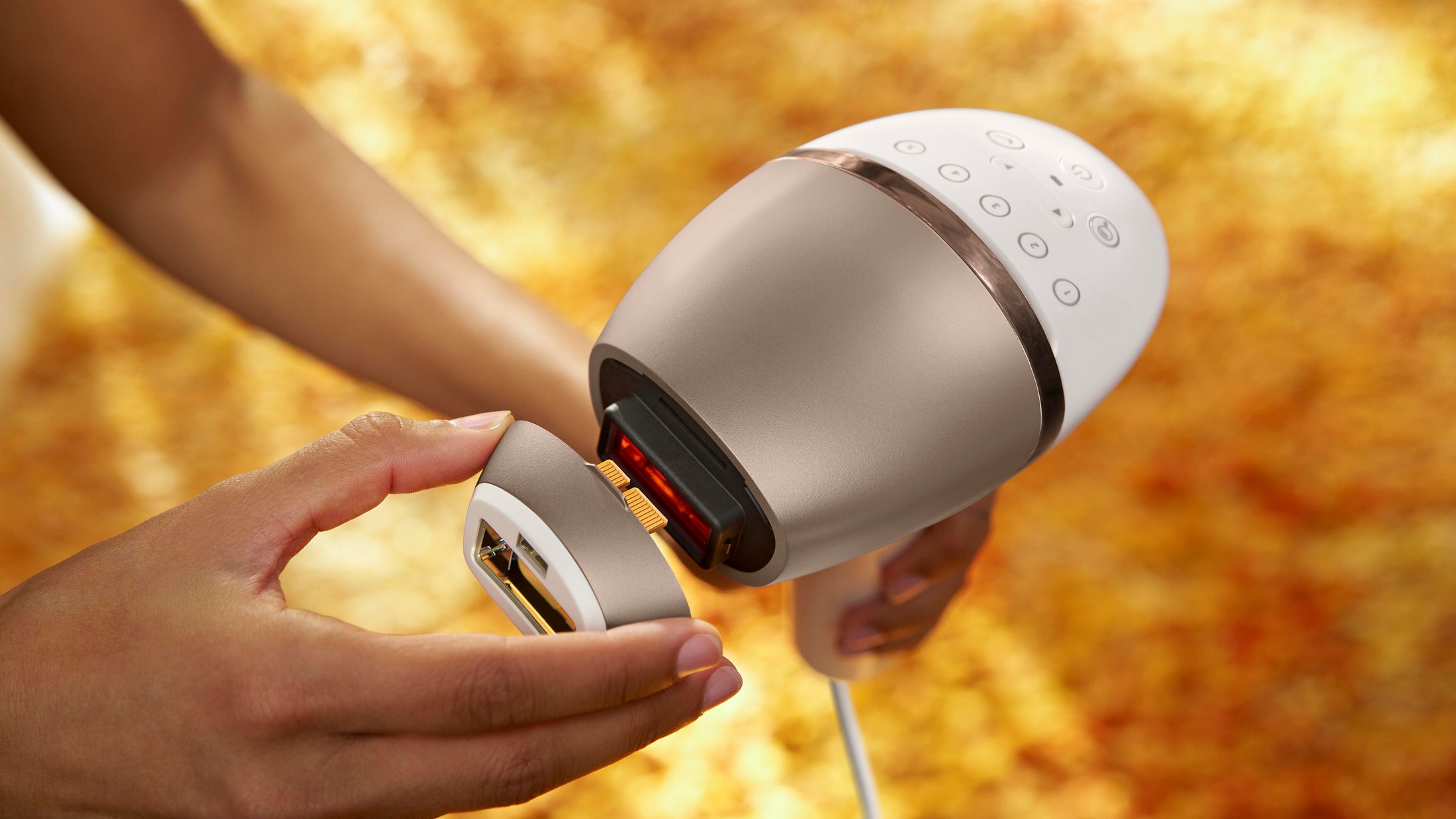 Philips Lumea Series 8000 BRI945/00 IPL epilátor - Nasadenie nadstavca na epilátor