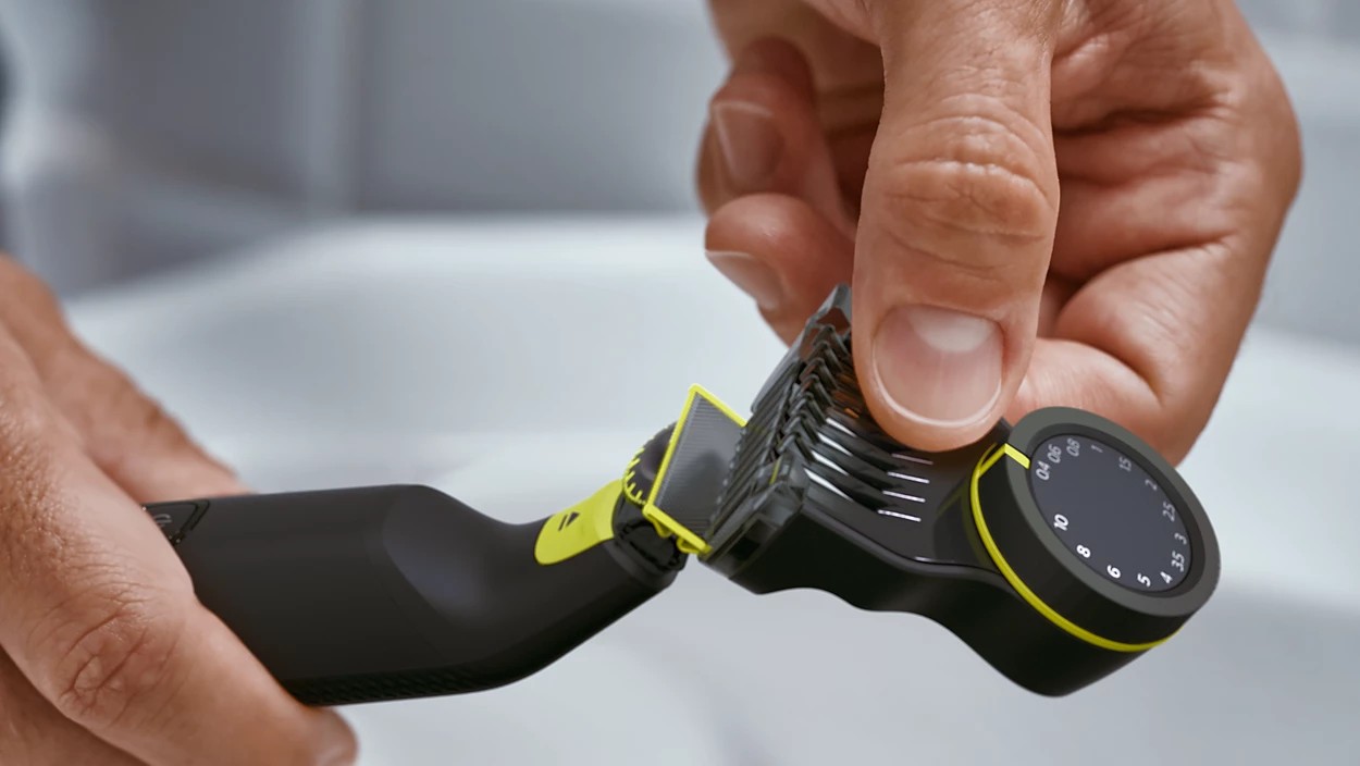Philips OneBlade Pro 360 Face + Body QP6542/15 viacúčelový zastrihávač